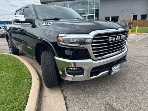 Used 2025 RAM 1500 Laramie w/ Off Road Group AWD/4WD image 3