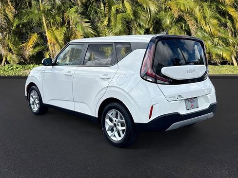 Used 2024 Kia Soul LX w/ Option Group 015 FWD image 7