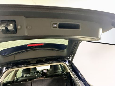 Used 2020 Toyota Highlander XLE FWD image 31