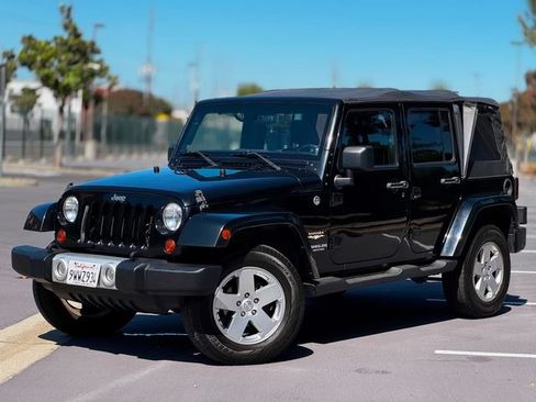 Used 2012 Jeep Wrangler Unlimited Sahara AWD/4WD image 18