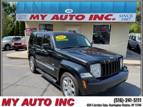 Used 2012 Jeep Liberty Sport image 1