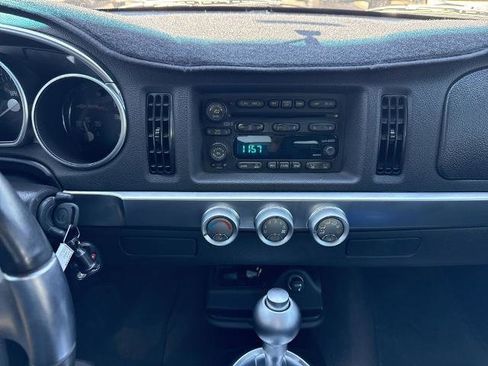 Used 2003 Chevrolet SSR w/ Preferred Equipment Group RWD image 10