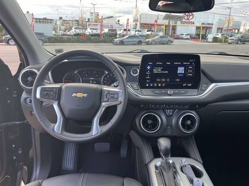 Used 2025 Chevrolet Blazer LT FWD image 15