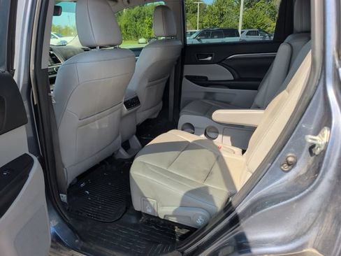 Used 2019 Toyota Highlander Limited AWD/4WD image 8