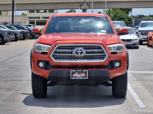 Used 2017 Toyota Tacoma TRD Off-Road w/ Tow Package (A/T) AWD/4WD image 9