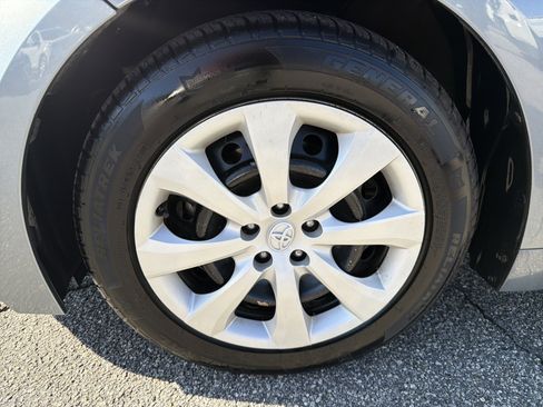 Used 2021 Toyota Corolla LE image 19
