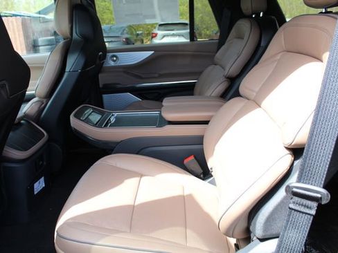 New 2026 Lincoln Navigator Black Label AWD/4WD image 13