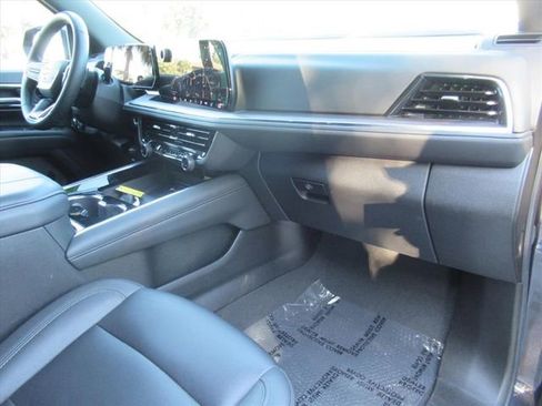 Used 2025 Chevrolet Tahoe Z71 AWD/4WD image 11