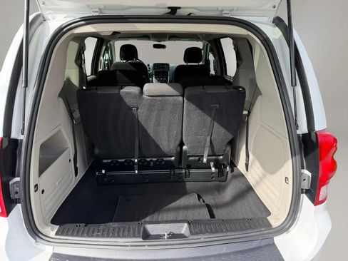 Used 2018 Dodge Grand Caravan SE w/ UConnect Hands-Free Group FWD image 31