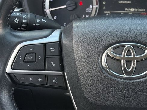 Used 2024 Toyota Highlander LE image 13