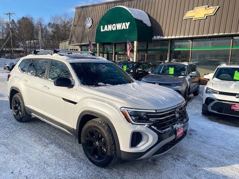 New 2026 Volkswagen Atlas Peak Edition image 1