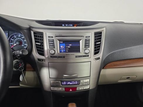 Used 2014 Subaru Outback 2.5i Limited w/ Moonroof Package AWD/4WD image 21