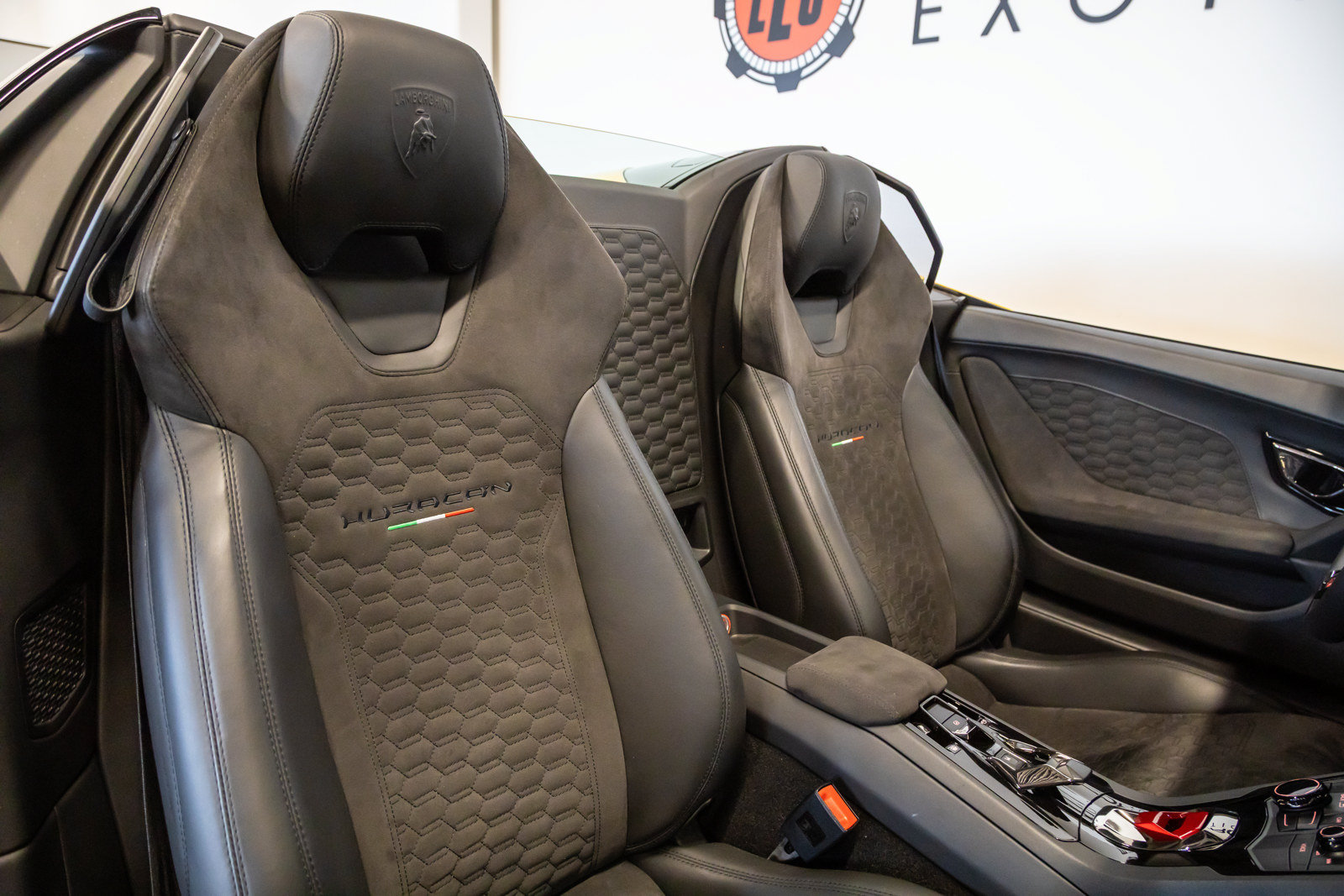 Used 2018 Lamborghini Huracan LP 580-2 RWD image 35