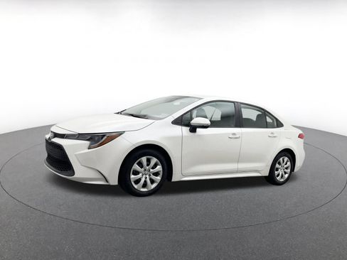 Used 2025 Toyota Corolla LE FWD image 3