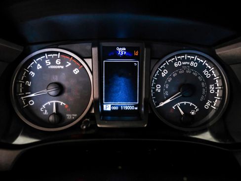 Used 2018 Toyota Tacoma TRD Sport w/ Technology Package image 17