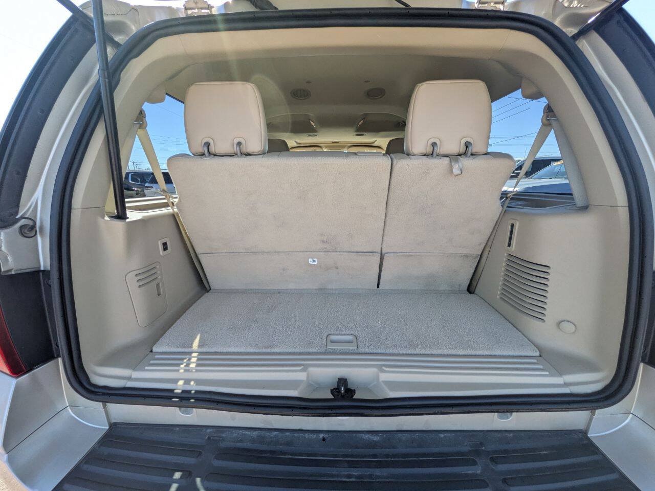 Used 2017 Ford Expedition Limited w/ Equipment Group 301A AWD/4WD image 30