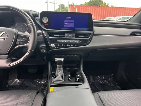 Used 2024 Lexus ES 350 w/ Luxury Package FWD image 17
