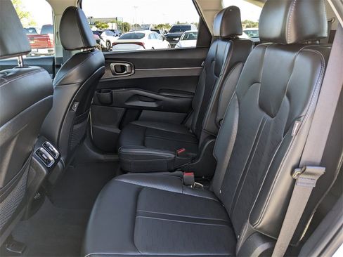 Certified 2025 Kia Sorento EX w/ Panoramic Sunroof Package image 20