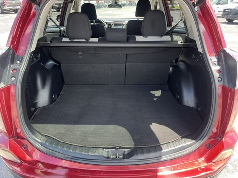 Used 2018 Toyota RAV4 XLE FWD image 12