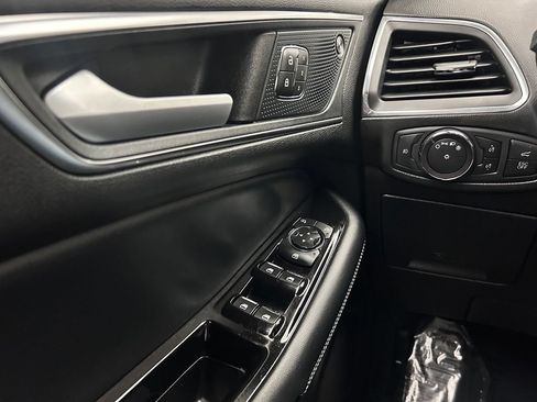 Used 2019 Ford Edge ST w/ Cold Weather Package AWD/4WD image 19