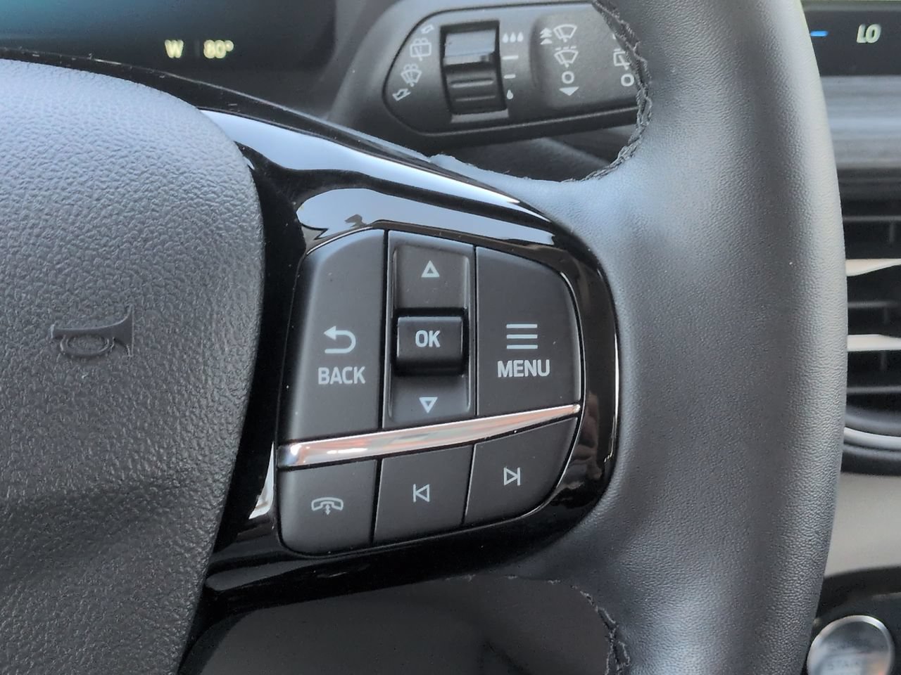 Used 2025 Ford Escape Platinum w/ Premium Technology Package FWD image 25