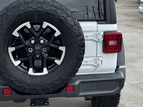 Used 2024 Jeep Wrangler Unlimited Rubicon 4xe AWD/4WD image 10