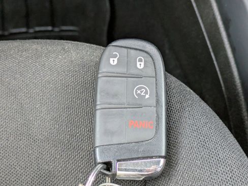 Used 2021 Jeep Renegade Latitude AWD/4WD image 25