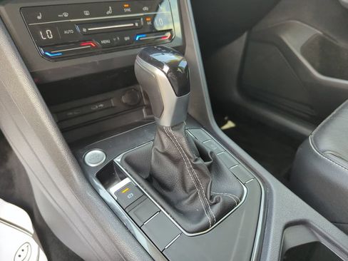 Used 2022 Volkswagen Tiguan SE FWD image 39