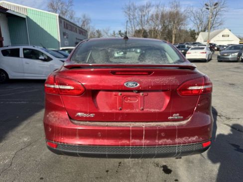 Used 2015 Ford Focus SE w/ Equipment Group 201A image 4