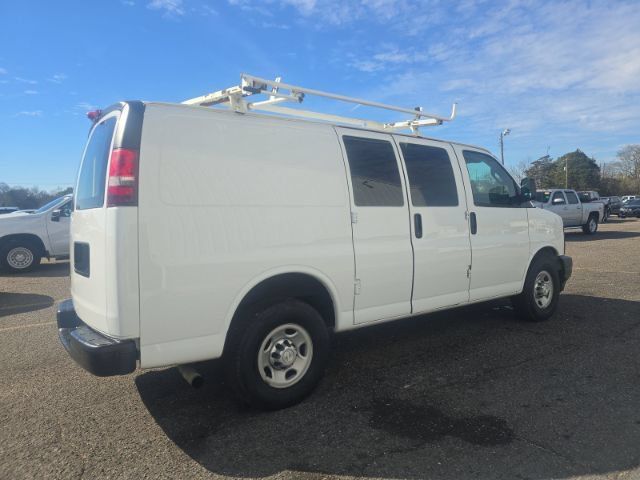 Used 2017 Chevrolet Express 2500 RWD image 4
