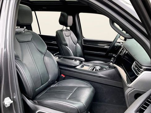 Used 2023 Jeep Wagoneer Base w/ Premium Group I image 24