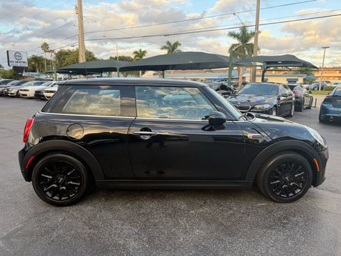 Used 2018 MINI Cooper 2-Door Hardtop image 6
