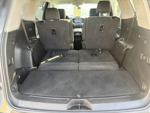 Used 2021 GMC Acadia SLE w/ Driver Convenience Package image 12