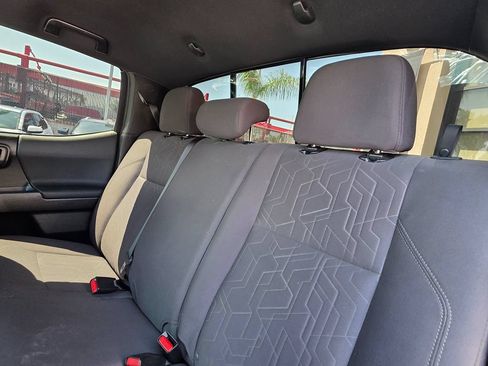 Used 2018 Toyota Tacoma TRD Off-Road w/ Technology Package AWD/4WD image 22