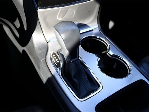 Used 2019 Jeep Grand Cherokee Altitude image 24