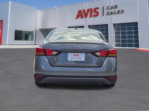 Used 2025 Nissan Altima 2.5 SV FWD image 9