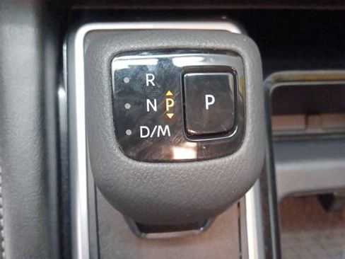 Used 2025 Nissan Pathfinder SV FWD image 32