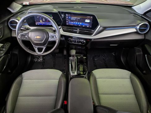 Used 2025 Chevrolet Trax LT w/ LT Convenience Package FWD image 21