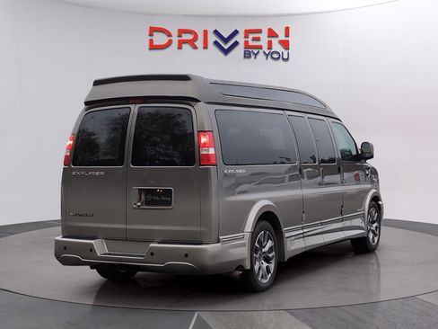 Used 2022 Chevrolet Express 2500 Extended w/ Enhanced Convenience Package image 6