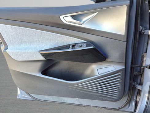 Used 2023 Volkswagen ID.4 2WD image 10