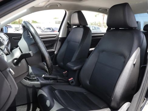 Used 2016 Volkswagen Passat 1.8T SE FWD image 17