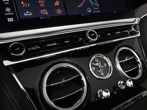 Used 2021 Bentley Continental GT V8 image 12