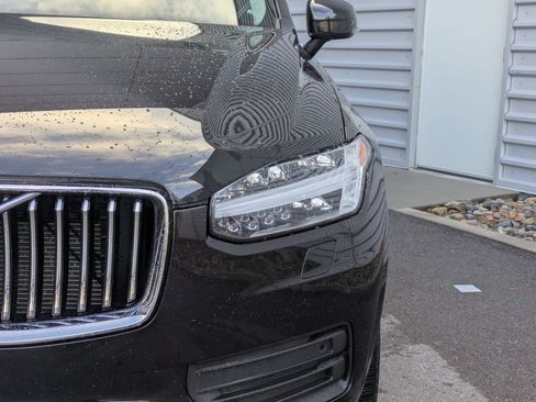 Used 2023 Volvo XC90 B5 Core w/ Climate Package image 9