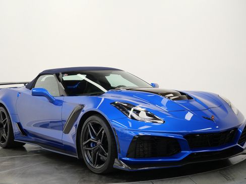 Used 2019 Chevrolet Corvette ZR1 RWD image 3