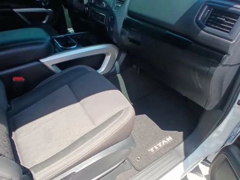 Used 2022 Nissan Titan SV w/ SV Convenience Package RWD image 12