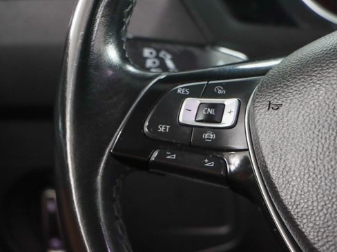 Used 2019 Volkswagen Tiguan SE w/ Panoramic Sunroof Package image 13