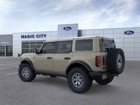 New 2025 Ford Bronco Badlands image 4