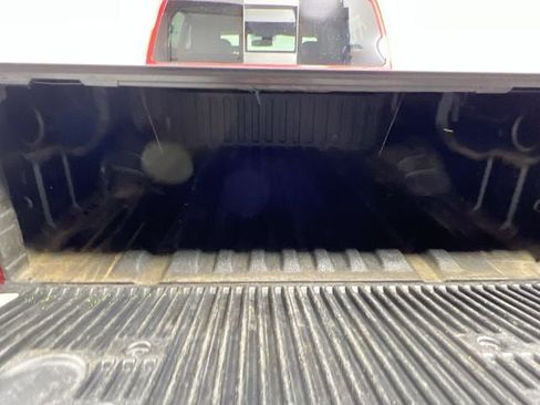 Used 2017 Nissan Titan SV image 25