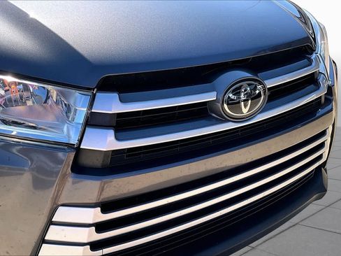 Used 2018 Toyota Highlander XLE FWD image 29