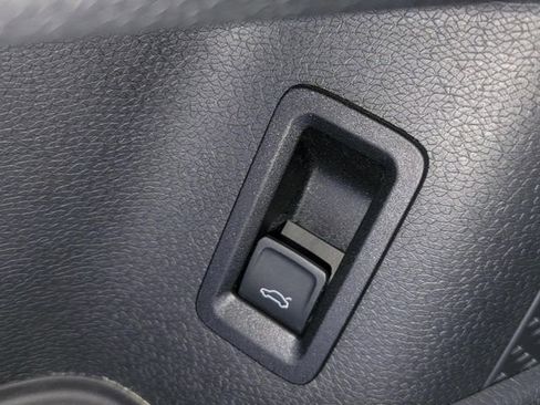 Used 2025 Volkswagen ID. Buzz Pro S image 27